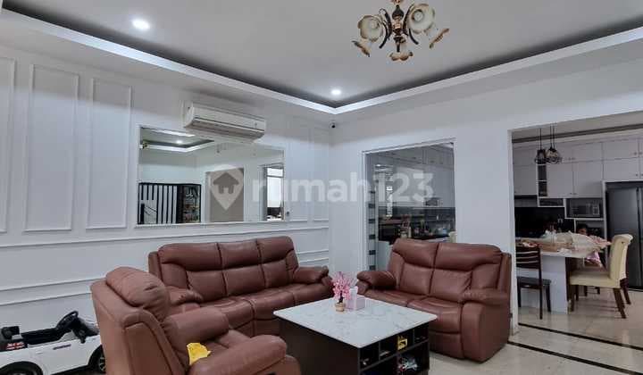 Rumah 2 Lantai Bagus Furnished di Green Lake City, Jakarta Barat