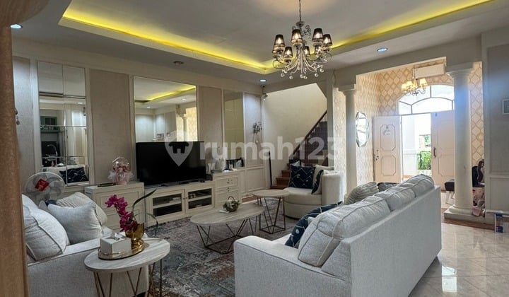 Dijual Rumah di Raffles Hills Cibubur 3 Lantai Furnish Luas 10X20m