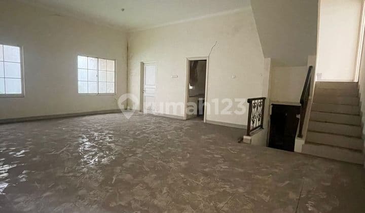 Beach House in Pantai Indah Kapuk, North Jakarta, Needs Minimal Renovation