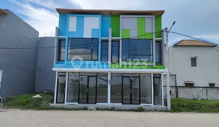 For Sale, Newly Built Row of Shops, Ready to Move In.
