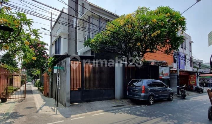 Rumah Hoek Bagus Rapih Siap Huni Lokasi di Senen, 0029 Chrwid