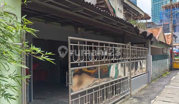 House Ready to Live In, Good Condition in Tanah Abang, 0026 Dinkim