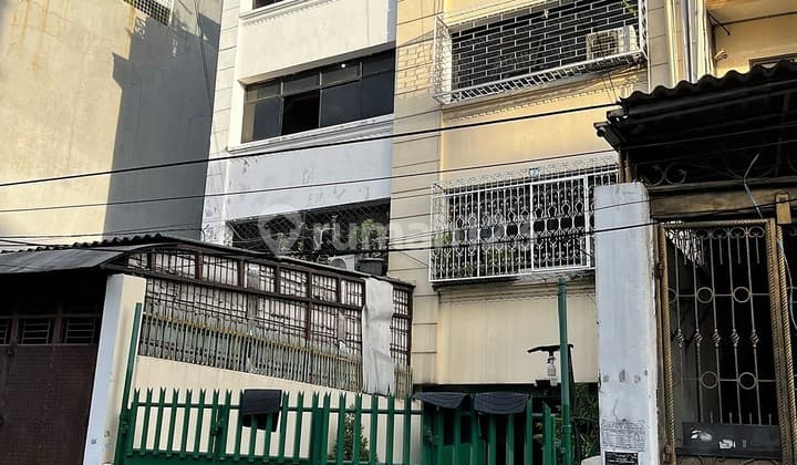 Rumah Siap Huni Kondisi Bagus di Tambora, Kode 0022 Mar