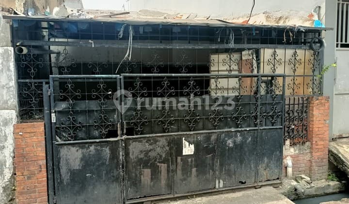 House for sale located in the Tambora area.