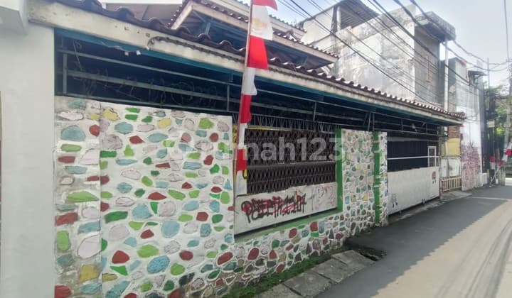 Rumah siap huni kondisi bagus lokasi di Kemayoran, 0081 ChrJon