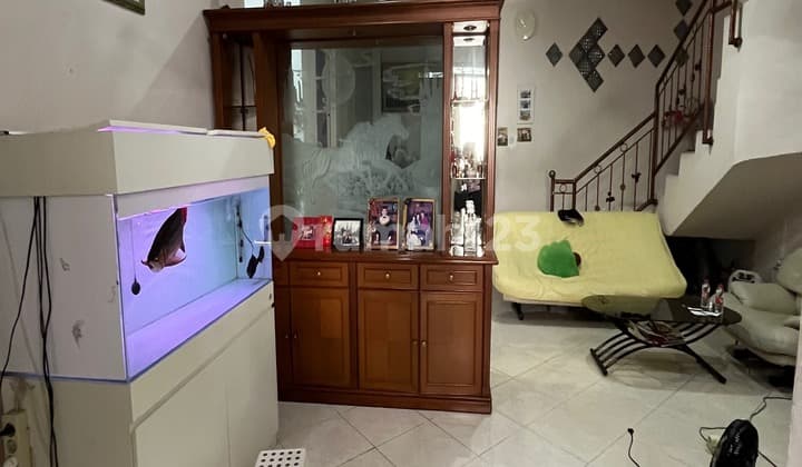 Rumah Siap Huni Uk 9X15 M di Jelambar,Jakarta Barat ,Row Jalan Lebar