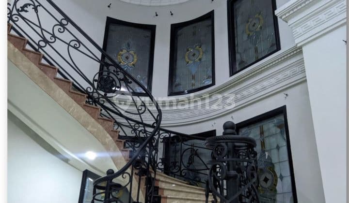 Rumah Mewah Langka Siap Huni di Menteng Jakarta Pusat