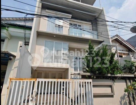 Turun Harga, Rumah 3,5 Lantai, di Paradise 1, Dekat Rs Royal Progress Furnish Mewah bisa KPR