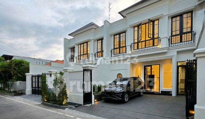 Rumah Baru Cempaka Putih, American Classic Siap Huni, 2 Lantai Mewah