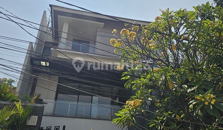 Rumah Mewah Pluit 3,5 Lantai Minimalis Semi Furnish Murah