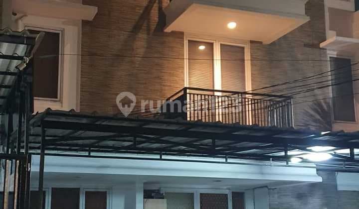 Price Drop, Minimalist 3-Story House, Janur Elok, 9x17, 3-Car Wide Road, Quick Sale