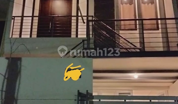 Brand New 3,5 Lantai Di Bisma, Jual Murah, Jalanan Lebar Dalam Komplek Bisa Kpr