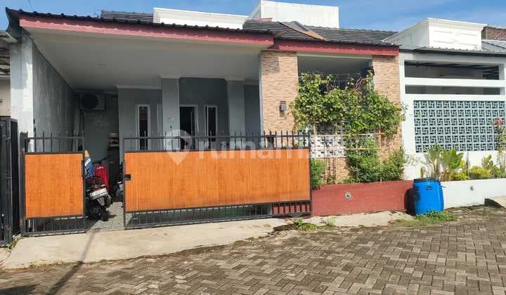 Shamara Wiradadi Housing Two-Story House Near Pelita Sokaraja Depot Banyumas