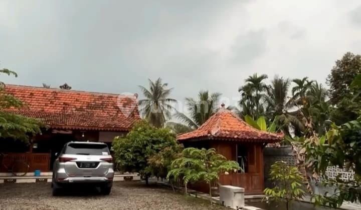 Home Stay Kayu Jati Plus Kolam Renang Purwokerto