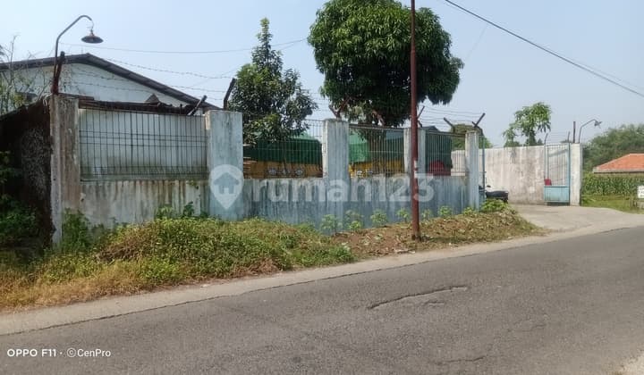 Gudang komersil pinggir jalan utama Sumbang Banyumas