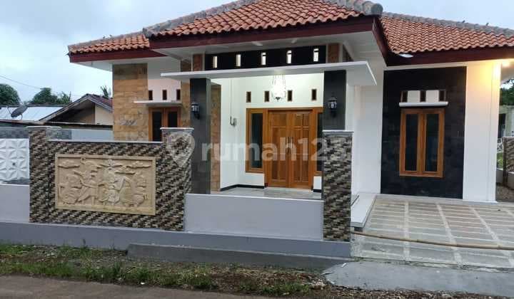 Rumah baru modern nuansa pedesaan Sumbang Purwokerto