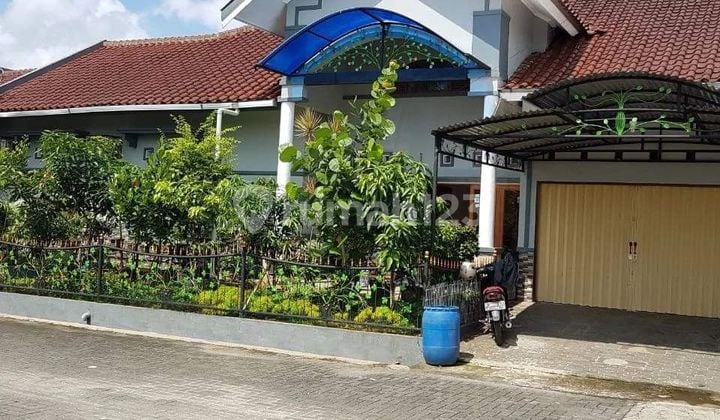 Rumah Megah Perum Dekat Taman Andhang Pangrenan Purwokerto