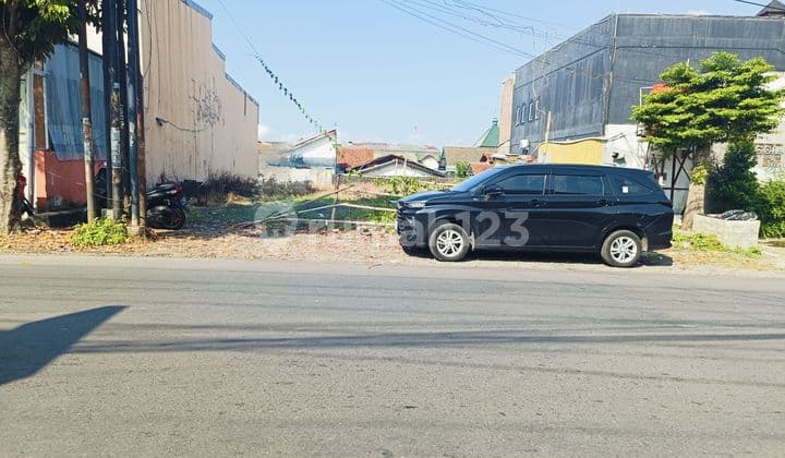 Strategic vacant land on the main road side near UNSOED Purwokerto campus.