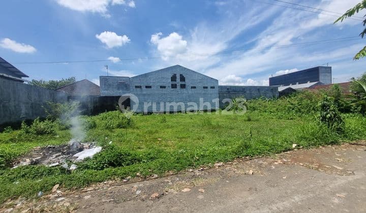 Tanah kosong stadion mini dekat Sekolah Puhua, Andhang Pangrenan Purwokerto