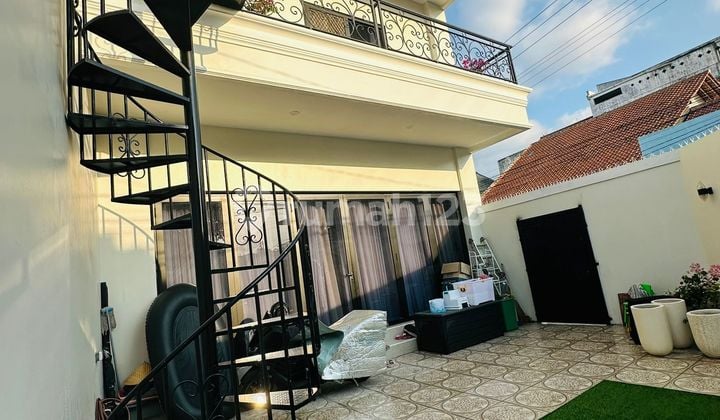 Rumah Mewah 3 Lantai Full Furnish Kota Cilacap