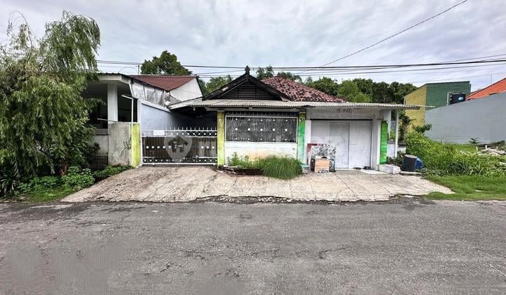 For Sale 1-Story House in Strategic Location at Taman Griya Jimbaran.