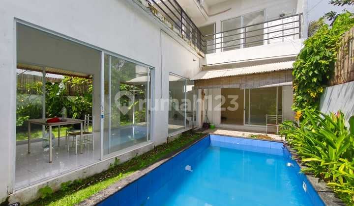 Dijual Villa Baru 3 Tahun Lokasi Dekat Airis, Uluwatu-Pecatu.