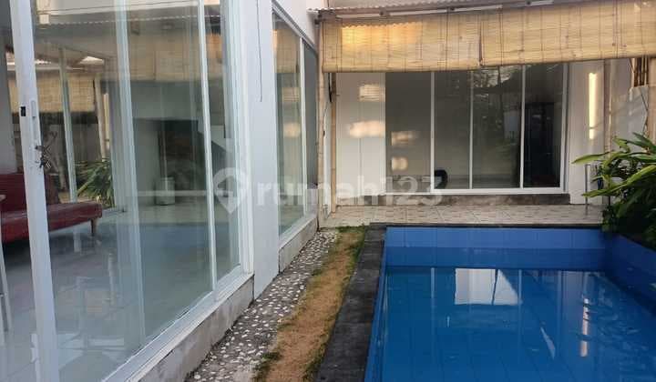 Disewa/Dijual Villa Baru 3 Th Lokasi Dekat Uluwatu Airis, Pecatu.