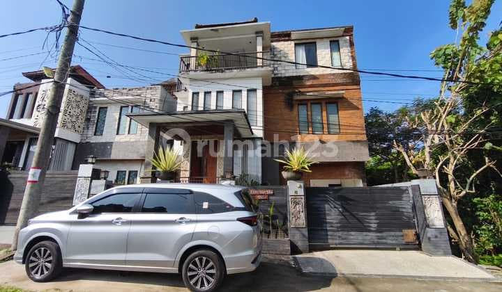 Dijual Villa 3 Lantai View Laut di Uluwatu.
