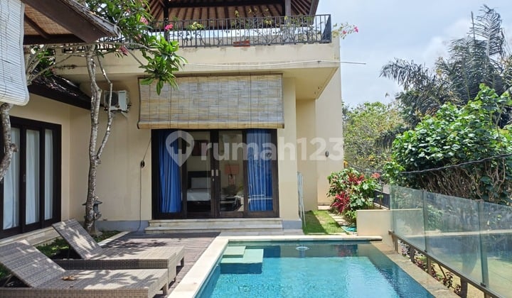 A beautiful villa within a complex with 24-hour security and a one-gate system.