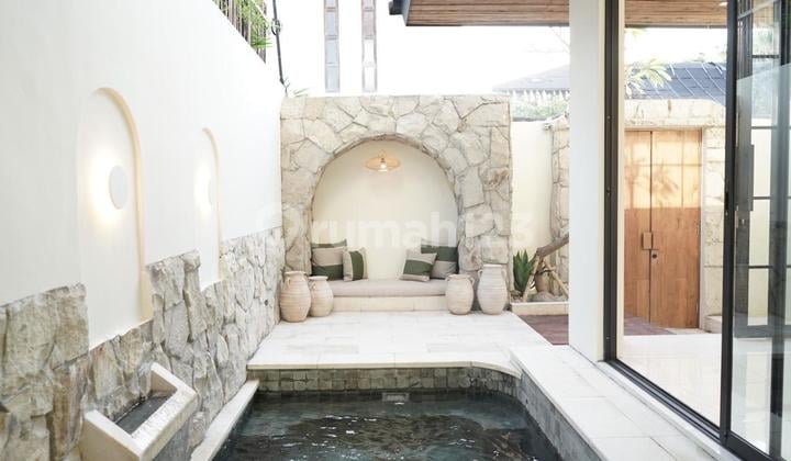 Leasehold Villa Modern Lokasi Premium di Jl. Oberoi, Seminyak