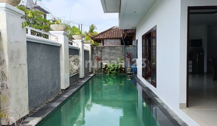 Rumah dengan kolam renang di Nuansa Timur, Taman Griya - Jimbaran