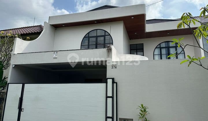 Beautiful Villa for Sale in an Elite Neighborhood in Mumbul, Nusa Dua