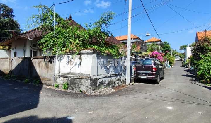 Rumah Murah Posisi Hook di Perumahan Puri Chandar Asri, Jl. Arwana V, Kel. Ketewel, Kec. Sukawati - Gianyar Balispesifikasi :Luas Tanah 150M²Luas Bangunan 75M²Lebar Depan : 10 Meterlebar Jalan 3 Meterair Sumur Borshmselling Point :Dekat Sekolah Smp Cipta