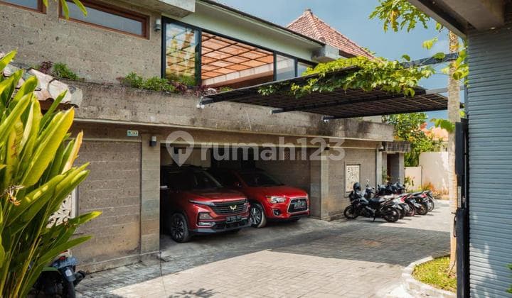 Luxury & Elegant Villa Fully Furnished Inkerobokan Bali