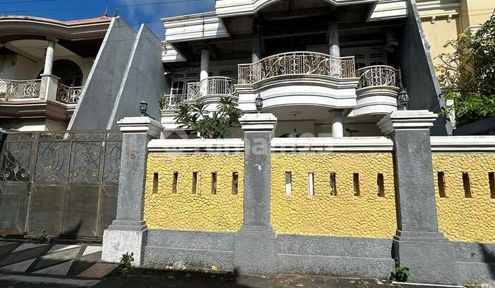 Rumah Mewah 2Lt Dipemogan Denpasar Selatanlokasi : Jl Sunia Negara, Perum Sakah Permai No. 6, Desa Pemogan, Kec. Denpasar Selatan, Kota Denpasar, Prov. Balispesifikasi:itr Kawasan Pemukimanluas Tanah : 400M² Luas Bangunan :440M²Rumah Hadap Timurakses Jala
