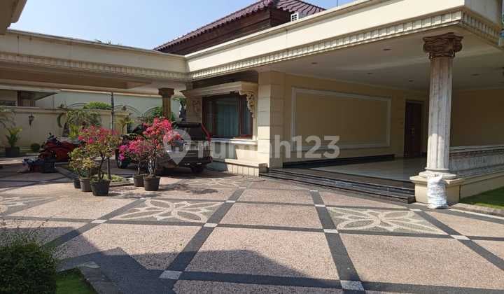 Di Jual Rumah Mewah + Private Pool, Lokasi Premium di Jemur Andayani - Surabaya