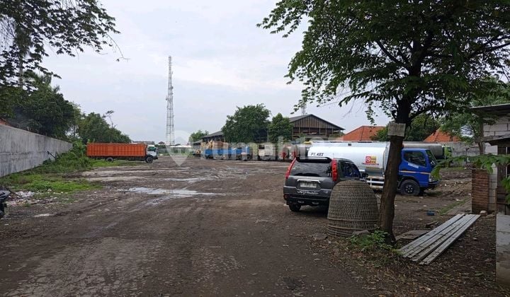 For Quick Sale Land in Brigin Kulon, Krian-Sidoarjo, Permits for Warehouses and Industry, Land Area: 1Ha (50X200) New HGB Extended Until 2044, Sale Price Below Market, Already Fenced with Surrounding Walls, Land Already Filled with Solid Soil, Price 3.6 Million/M² Negotiable. For Quick Sale Land in Brigin Kulon, Krian-Sidoarjo, Permits for Warehouses and Industry, Land Area: 1Ha (50X200) New HGB Extended Until 2044, Sale Price Below Market, Already Fenced with Surrounding Walls, Land Already Filled with Solid Soil, Price 3.6 Million/M² Negotiable.