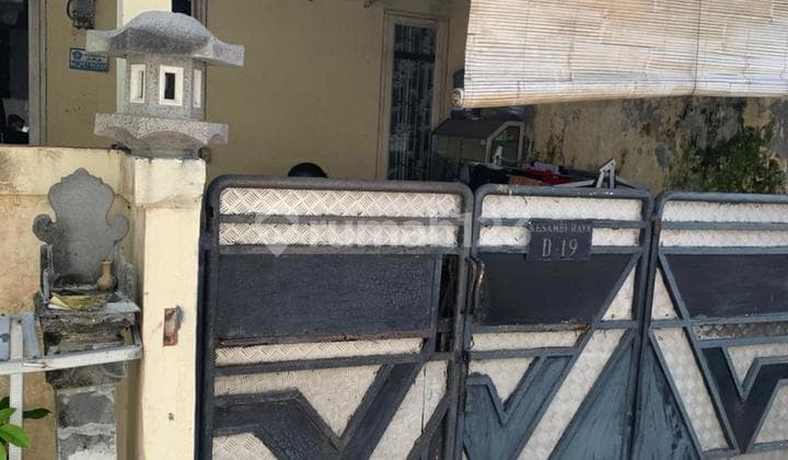 Residential House in Kerobokan Area, Jalan Kesambi, Perumahan Raya, Kerobokan Village, North Kuta District, Badung Regency, Bali Province. Specifications: - Land Area 110m² - Building Area 90m² - Front Width ± 8 Meters - 3 Bedrooms - 2 Bathrooms - Electricity