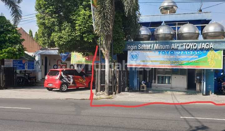 Ruang Usaha + Kost Lokasi Strategis Di Jl. Di. Panjaitan ,kec. Banjarsarispesifikasi : Luas Tanah : 235m²luas Bangunan : 300m²kamar Kost : 9kamar Mandi : 3 Pln : 2200 Wattair : Pdam Shm Harga 1.9 Miliar Negotiable