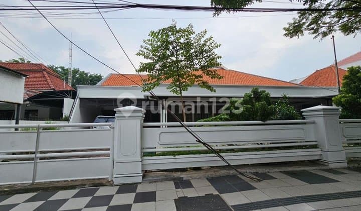 *Turun Harga ~28 M~ 23 M Rumah Komersial Area Pusat Kota Sby**Walikota Mustajab*✅ Lokasi Prestisius & Strategis ✅ Cocok untuk Usaha Cafe, Kantor, Dll✅ Dekat Grand City Mall✅ Dekat Balaikota Sby