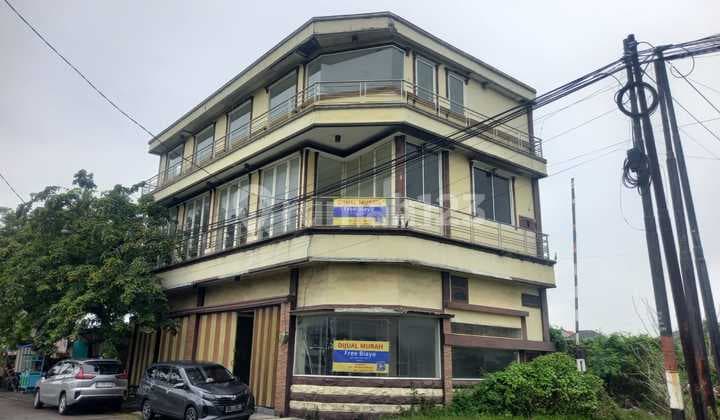 Dijual Ruko 3 Lantai Siap untuk Usaha di Jl. Keputih Tegal Timur Surabayaspesifikasi : Luas Tanah : 131M²Dimensi : 15 X 9,5Luas Bangunan : 301M²Tingkat : 3Kamar Mandi : 2Air : Pdamshmharga 4,5M Nego