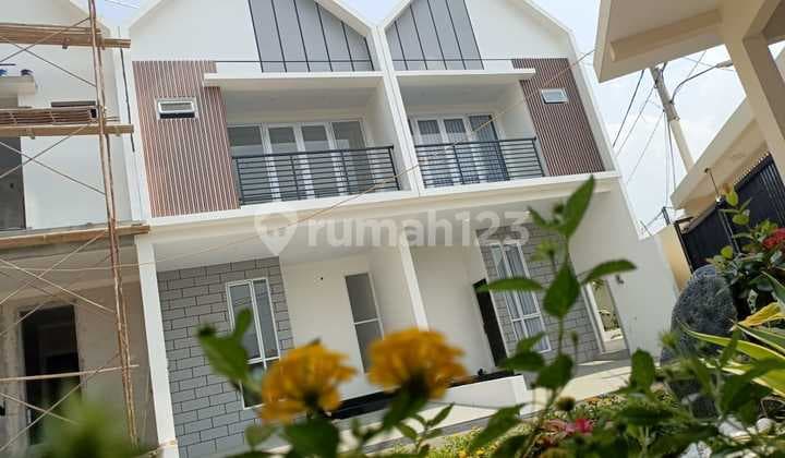 2-Story House Near Cimanggis Toll Gate and LRT Station