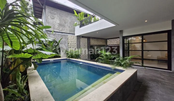 Villa Modern 4 Kamar di Pererenan Semi Furnished dengan Pool