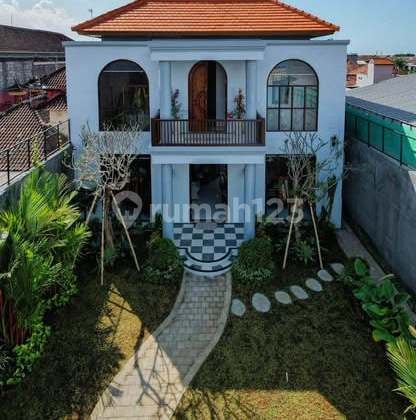 Rumah Luas Di Pusat Renon 3 Kamar Tidur Dengan Kolam Taman Luas