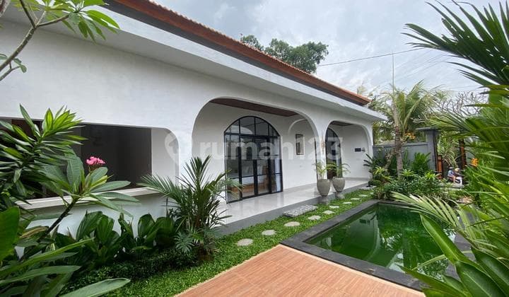 Villa Baru di Kaba Kaba 2 Kamar dengan Taman dan Pool