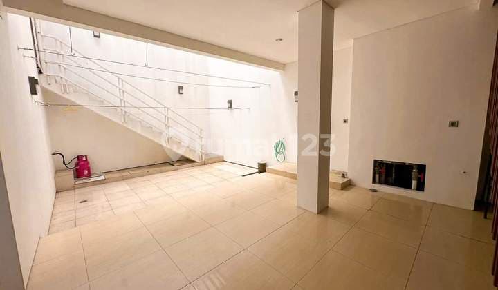 Rumah Bagus Luas 4 Are Shm 5 Kamar Tidur Di Gatsu Barat