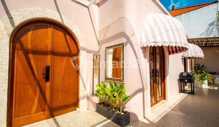 Villa Cantik 4 Kamar di Berawa Hanya 5 Menit ke Pantai Berawa