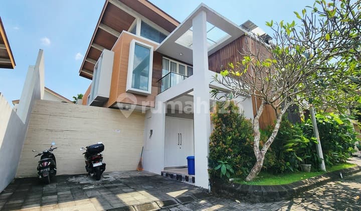 Rumah Modern Minimalist 2+1 Kamar di Perumahan Premium di Munggu