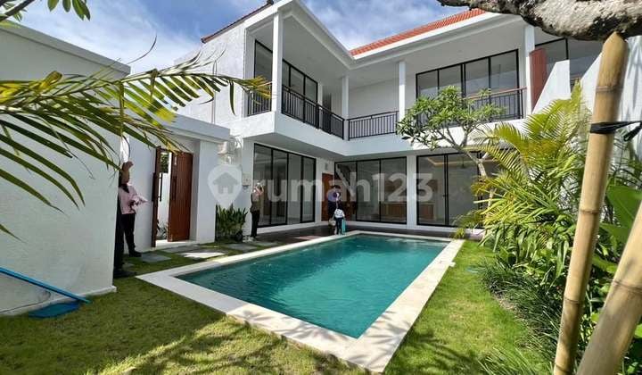 Villa Modern Cantik 3 Kamar 2 Menit ke Pantai Berawa Min 2 Tahun