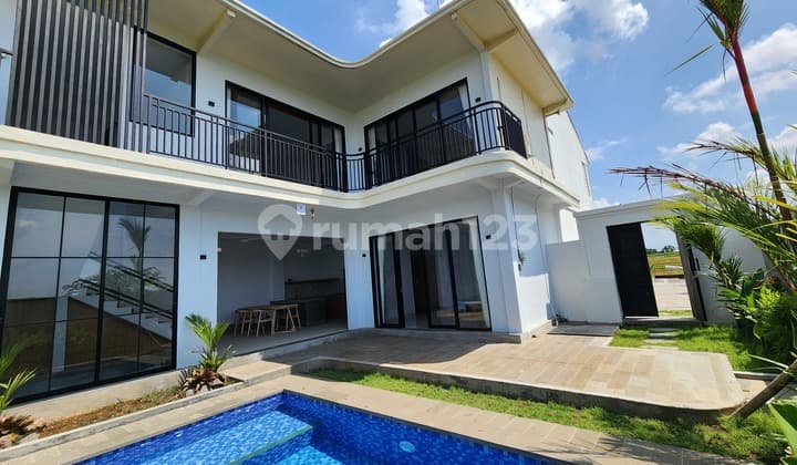 Villa Baru Cantik 3 Kamar dengan Pemandangan Sawah di Kerobokan